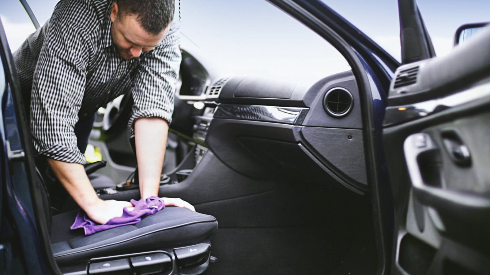 como quitar manchas de la tapiceria del coche