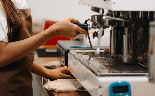 Cómo descalcificar una cafetera